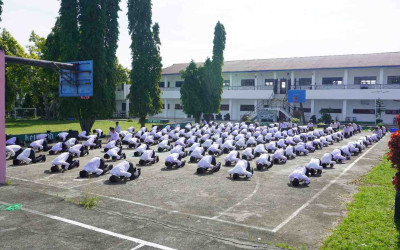 RATUSAN SANTRI AKHIR GELAR SUJUD SYUKUR PASCA BERAKHIRNYA SELURUH PROSES UJIAN DI PONDOK